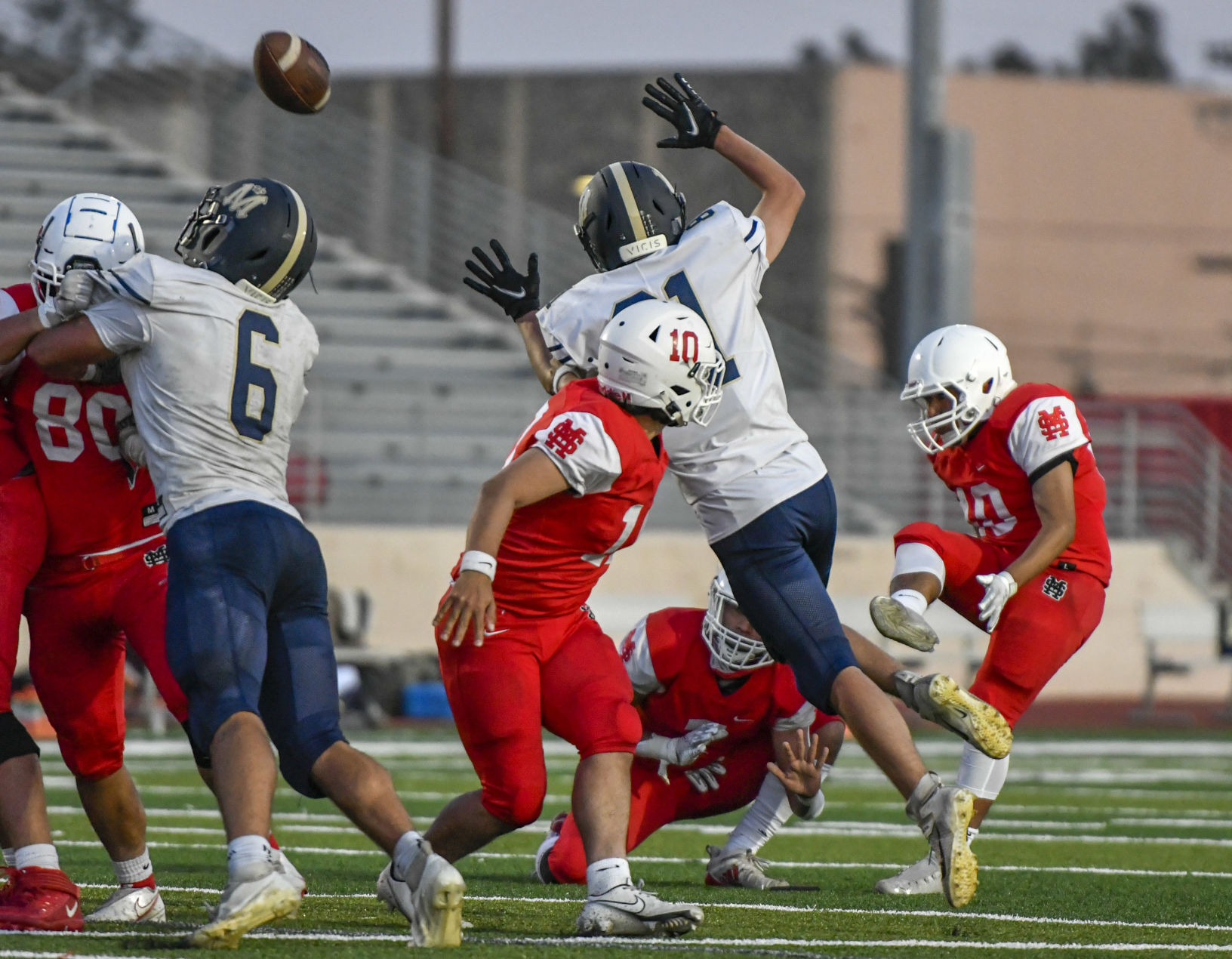 040921 MP SM football 04.JPG
